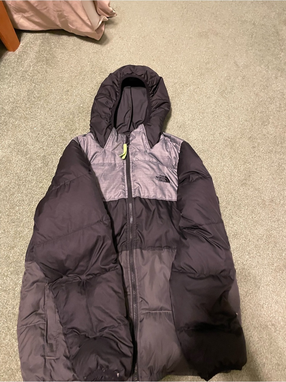 The North Face Kids' Hooded Puffer Jacket in Dark Gray/ Black Reversible!